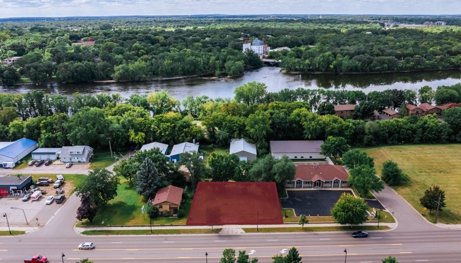 613 N Benton Dr, Sauk Rapids, MN for sale - Building Photo - Image 2 of 4