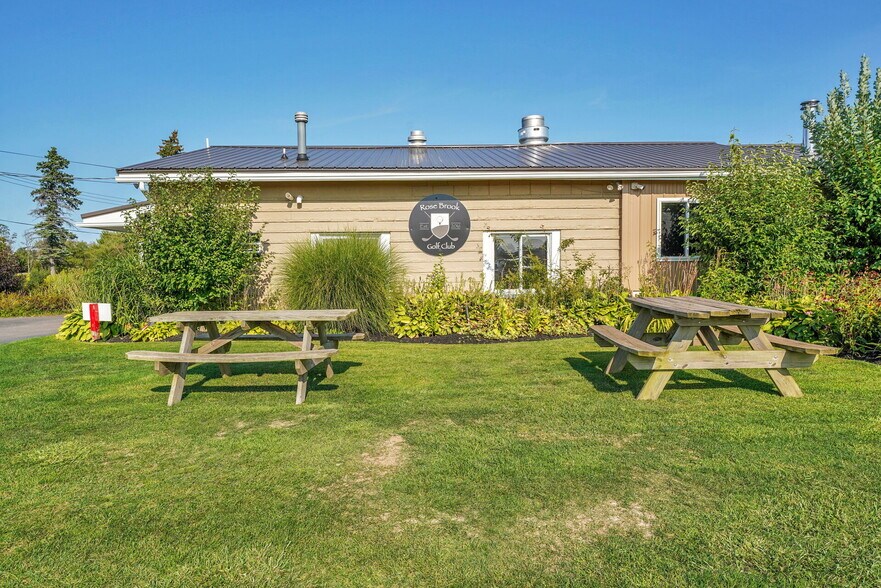 12486 Beebe Rd, Silver Creek, NY à vendre - Photo du bâtiment - Image 1 de 35