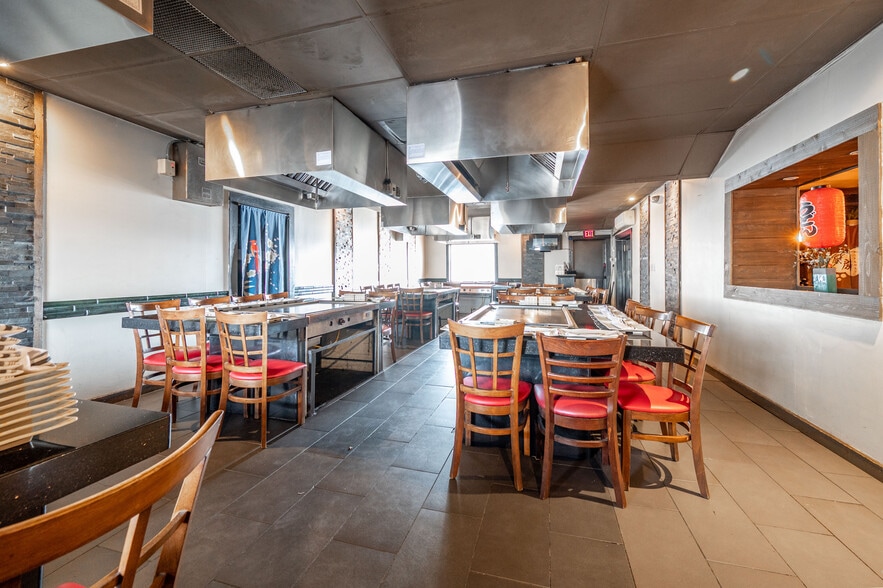 39 Lake Avenue Ext, Danbury, CT for lease - Interior Photo - Image 2 of 10