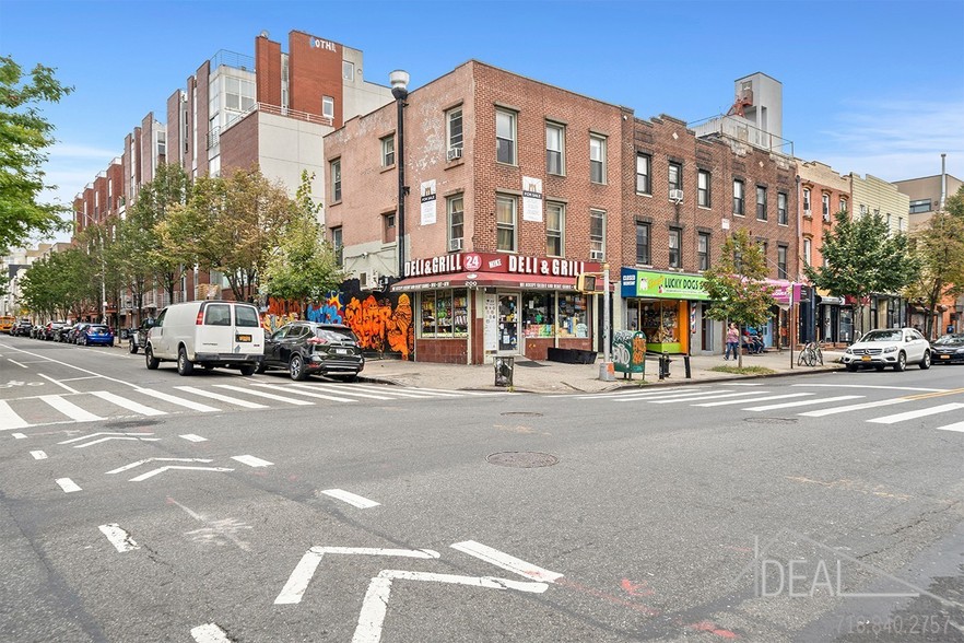 200 Graham Ave, Brooklyn, NY for sale - Building Photo - Image 1 of 1