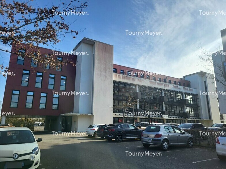 Office in Rennes for lease - Building Photo - Image 3 of 3