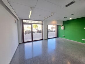 Retail in Igualada, Barcelona for lease Interior Photo- Image 2 of 9