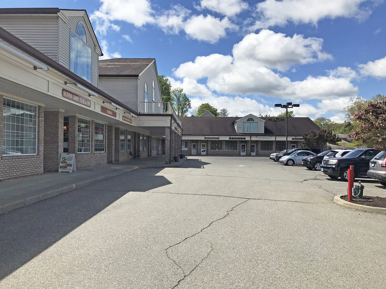 28 State Route 39, New Fairfield, CT for lease - Building Photo - Image 3 of 3