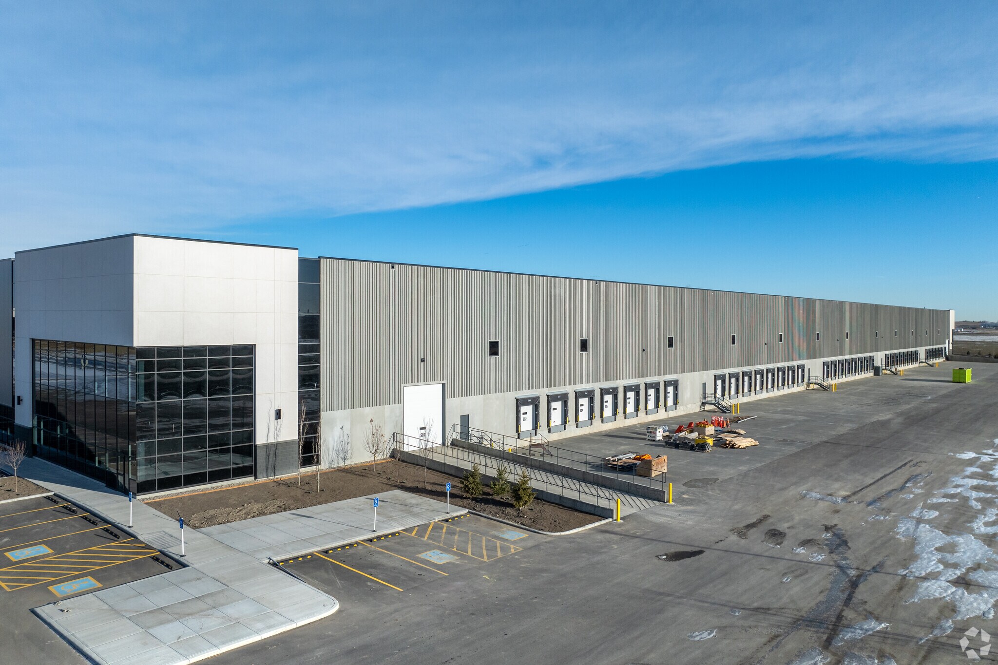 Crossiron Drive & Range Road 293, Calgary, AB à louer Photo du bâtiment- Image 1 de 29