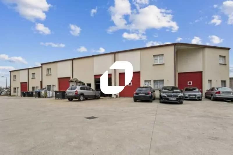 Flex in Stains for lease Building Photo- Image 1 of 14