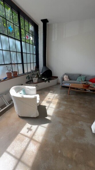 1703 NW 16th Ave, Portland, OR à louer - Vidéo sur l’inscription commerciale - Image 2 de 9