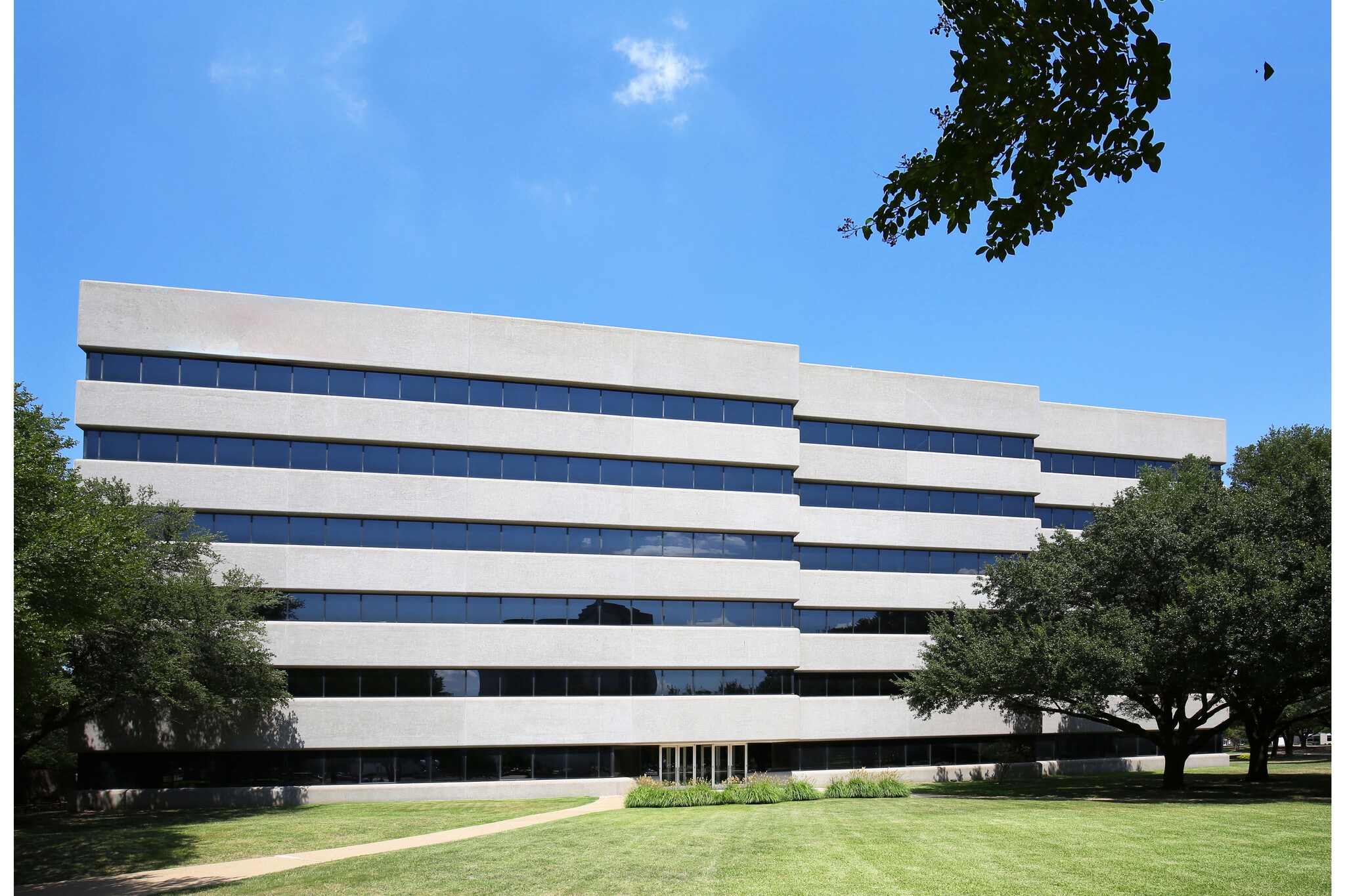 8505 Freeport Pky, Irving, TX for lease Primary Photo- Image 1 of 11