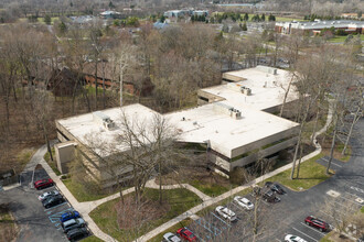 1715 Indian Wood Cir, Maumee, OH - Aérien  Vue de la carte - Image1