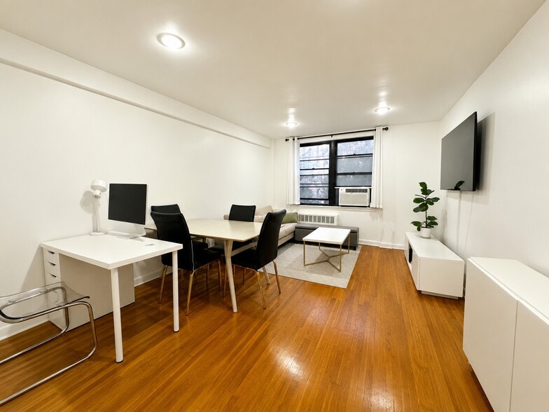 4115 49th St, Sunnyside, NY à vendre - Photo du bâtiment - Image 3 de 14