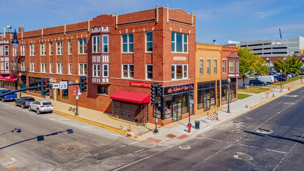 50 N Broadway, Aurora, IL à louer - Photo du bâtiment - Image 3 de 6