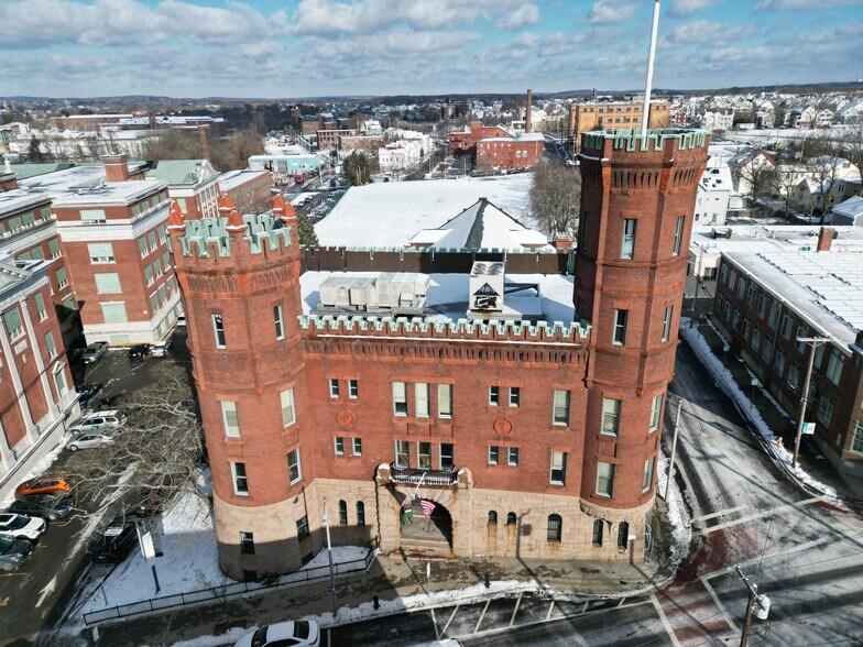 172 Exchange St, Pawtucket, RI à louer - Photo du bâtiment - Image 2 de 52