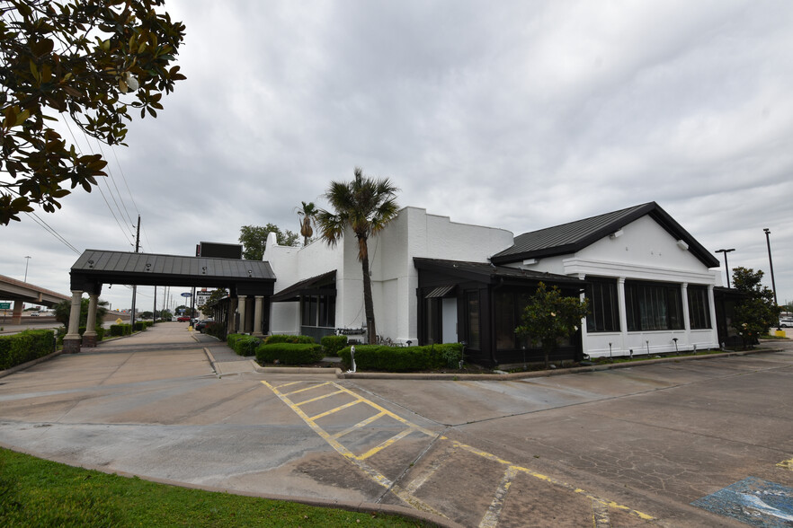 12000 Southwest Freeway, Stafford, TX for sale - Building Photo - Image 1 of 1