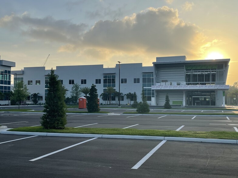 Pinebrook Road & Curry Lane - Building 1, Venice, FL à louer - Photo du b timent - Image 1 de 6