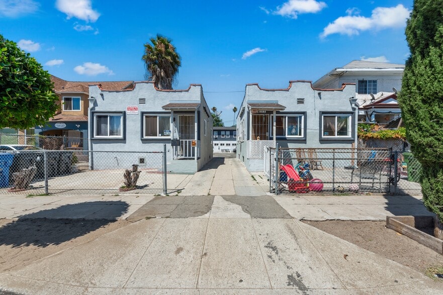 1323 E Adams Blvd, Los Angeles, CA à vendre - Photo du bâtiment - Image 2 de 24