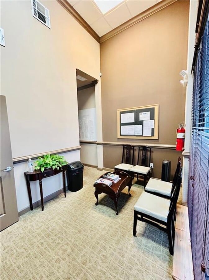 10475 Medlock Bridge Rd, Johns Creek, GA 30097 - Unité 103 -  - Hall d’entrée - Image 1 of 9