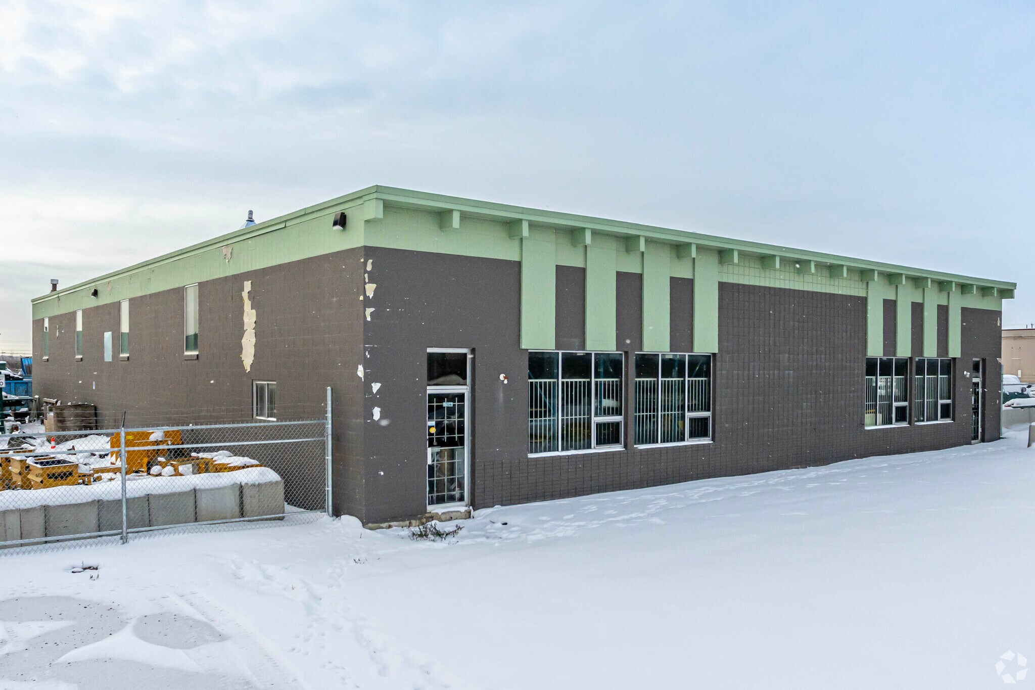 16719 110 Ave NW, Edmonton, AB for sale Primary Photo- Image 1 of 1