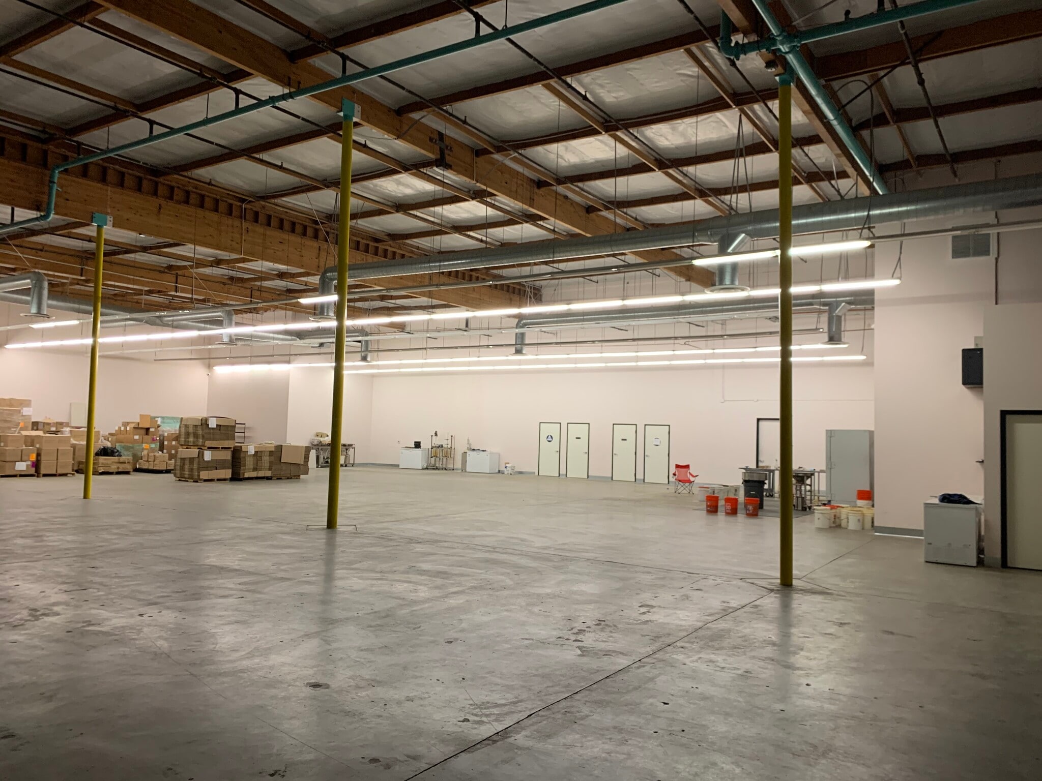 9419 Mason Ave, Chatsworth, CA for lease Interior Photo- Image 1 of 4