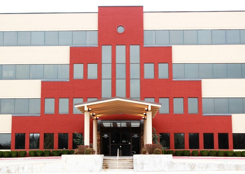 13321 N Meridian Ave, Oklahoma City, OK à louer - Photo du bâtiment - Image 2 de 9