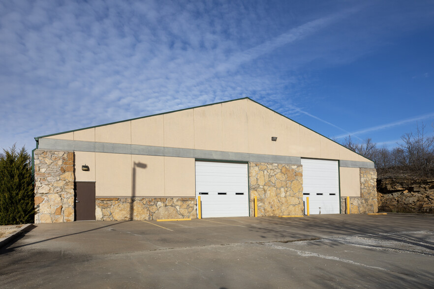 19605 E 40 Hwy, Independence, MO for lease - Building Photo - Image 1 of 13