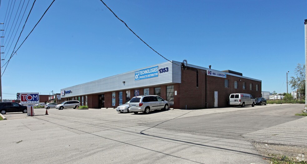 1353 Britannia Rd E, Mississauga, ON à louer - Photo du bâtiment - Image 2 de 4