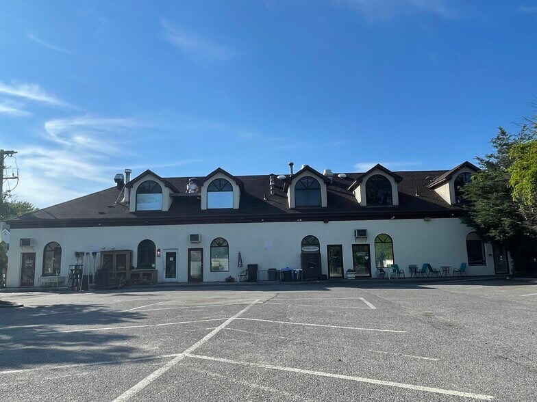 65 Main St, Westhampton Beach, NY for sale - Building Photo - Image 2 of 4