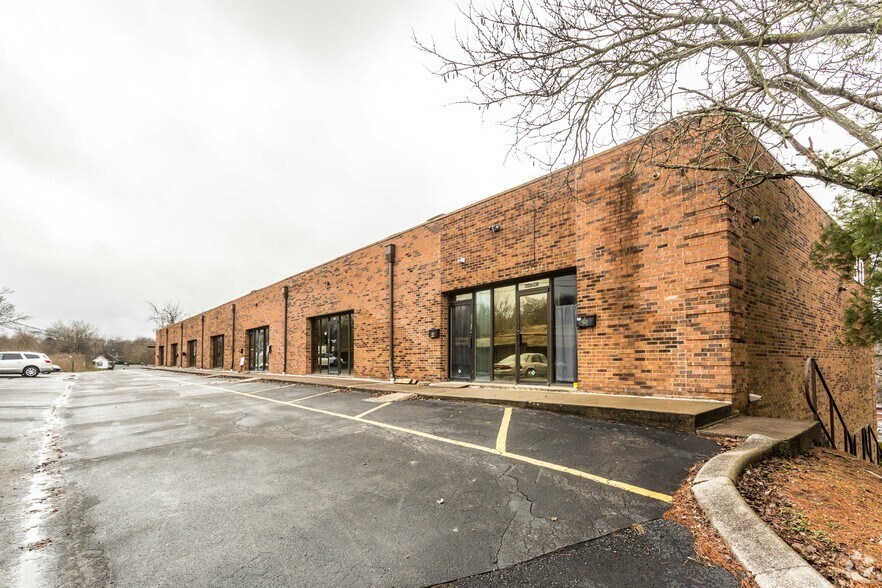 30 Crossland Ave, Clarksville, TN à louer - Photo du bâtiment - Image 2 de 2