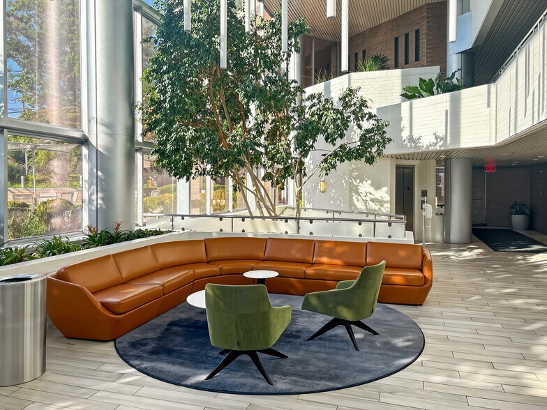 1266 E Main St, Stamford, CT à louer - Photo intérieure - Image 3 de 19