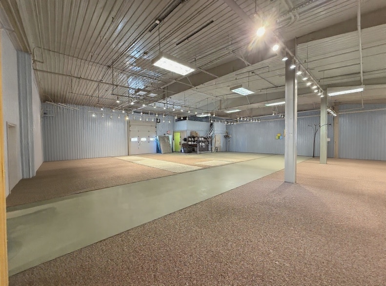 105 Gallery Ln, Morristown, VT for lease - Building Photo - Image 2 of 4