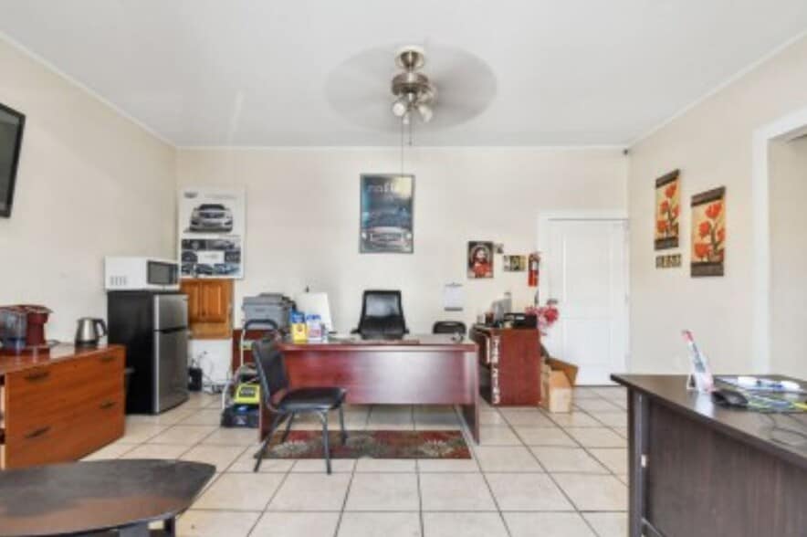 5201 66th St, Saint Petersburg, FL for sale - Building Photo - Image 3 of 7