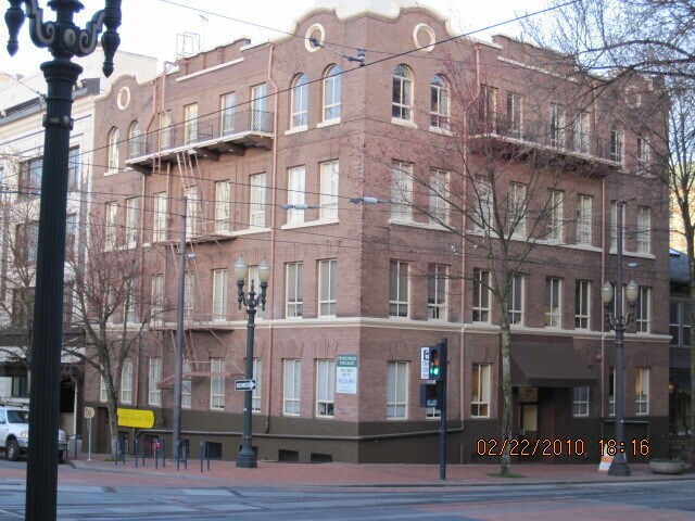 1033 SW Yamhill St, Portland, OR for lease Interior Photo- Image 1 of 3