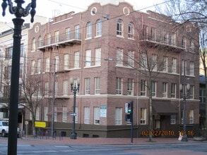 1033 SW Yamhill St, Portland, OR for lease Interior Photo- Image 1 of 3