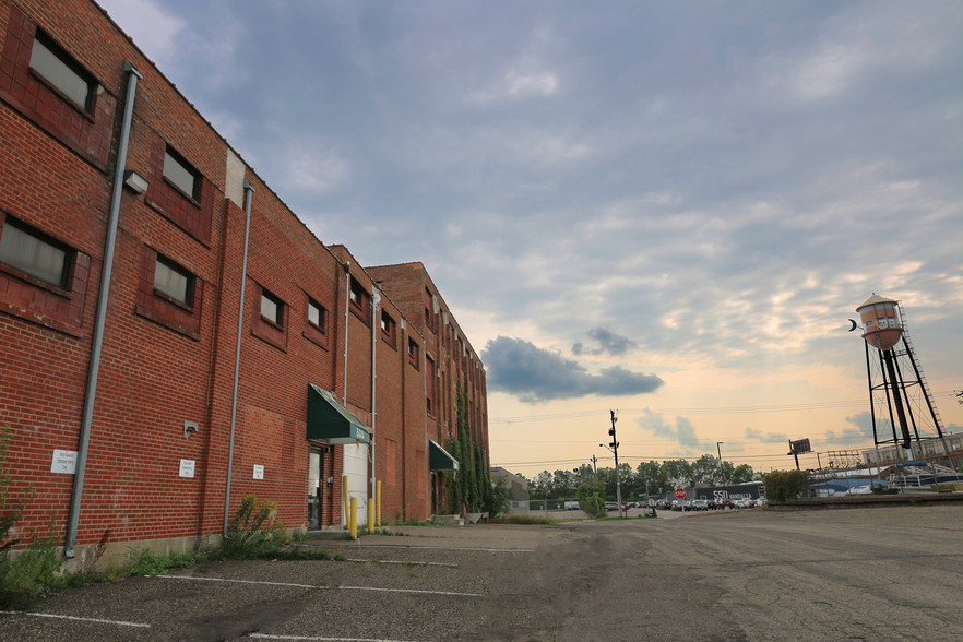 2103-2105 Wabash Ave, Saint Paul, MN for lease - Building Photo - Image 1 of 17