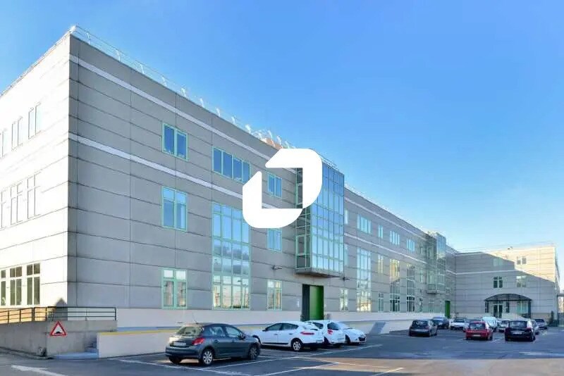 Office in Pantin for lease - Building Photo - Image 2 of 21