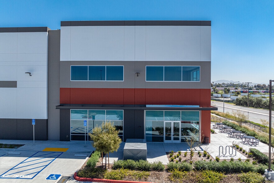 9040 Airway Rd, San Diego, CA à louer - Photo du bâtiment - Image 2 de 5