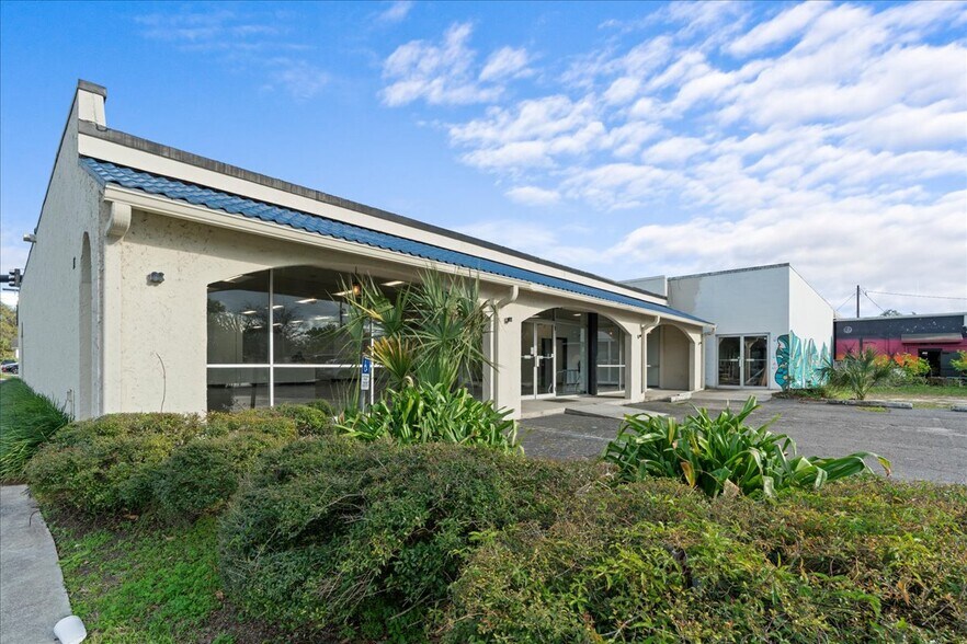 13 NW 8th Ave, Gainesville, FL for lease - Building Photo - Image 1 of 15