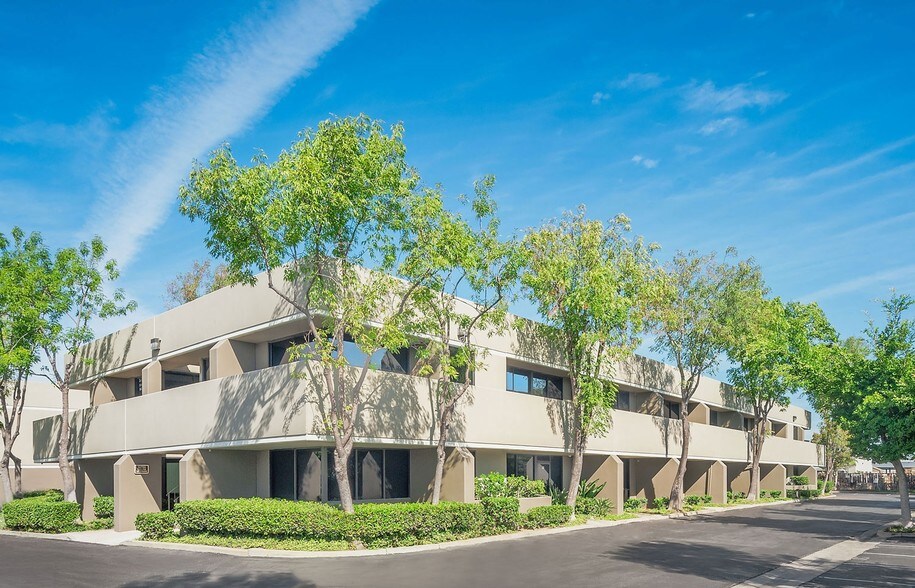 3100 Airway Ave, Costa Mesa, CA à louer - Photo du bâtiment - Image 2 de 6