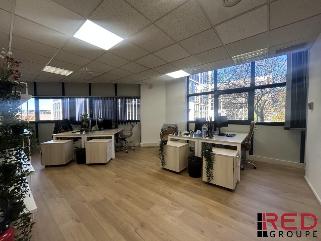Office in Aix-en-Provence for lease Interior Photo- Image 1 of 8