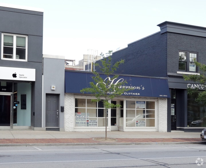 251 Lakeshore Rd E, Oakville, ON à vendre - Photo principale - Image 1 de 1