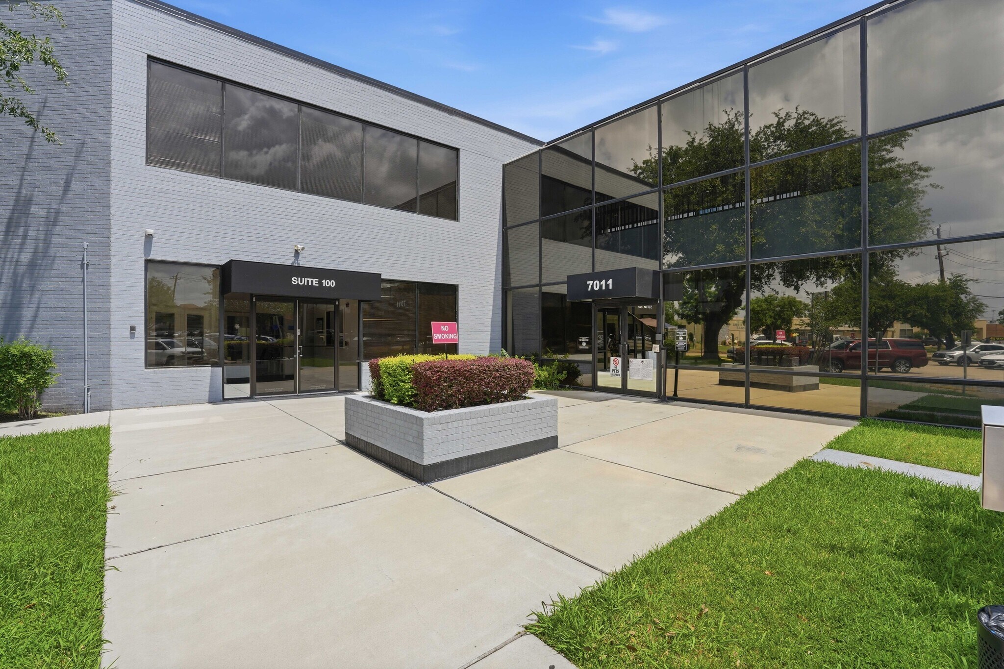 7011 Harwin Dr, Houston, TX à louer Photo principale- Image 1 de 18