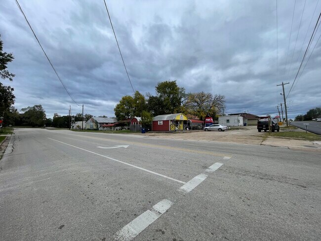 Plus de détails pour 903 N Washington Ave, Livingston, TX - Commerce de détail à vendre