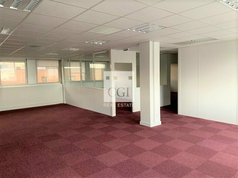 7 Rue Maryse Bastié, Bron à louer - Photo intérieure - Image 3 de 4