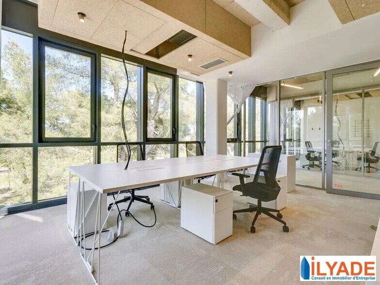 Office in Aix-en-Provence for lease - Building Photo - Image 2 of 8