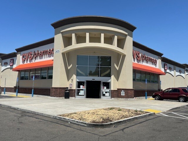 4713-4733 Quail Lakes Dr, Stockton, CA à louer - Photo du bâtiment - Image 3 de 6