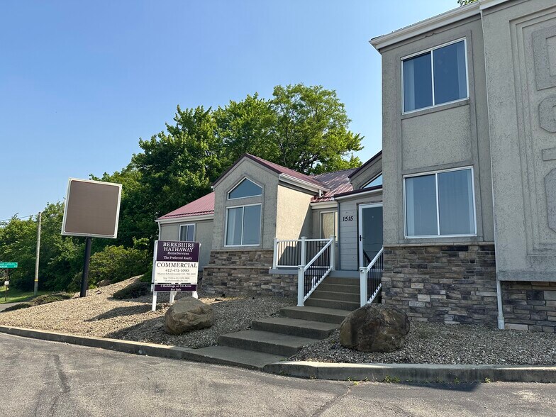 1511-1515 Perry Highway portefeuille de 3 propriétés à vendre sur LoopNet.ca - Photo du bâtiment - Image 3 de 8