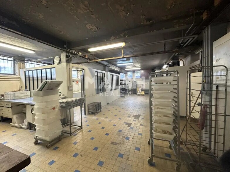 Commerce de détail dans Lyon à louer - Photo du bâtiment - Image 2 de 4