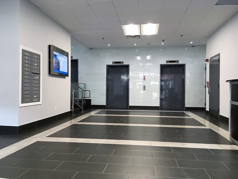 6-10 Gramatan Ave, Mount Vernon, NY à louer - Hall d’entrée - Image 3 de 3