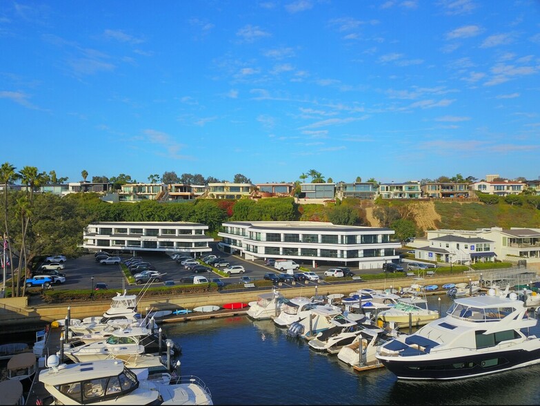 1101 Bayside Dr, Corona Del Mar, CA à louer - Photo principale - Image 1 de 7