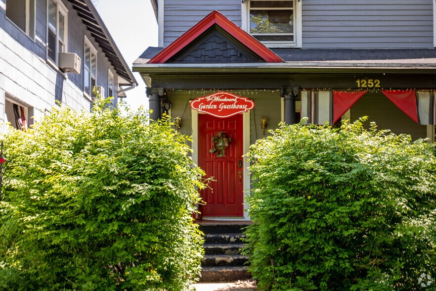 1252 SW Fillmore St, Topeka, KS à vendre - Photo du bâtiment - Image 3 de 5