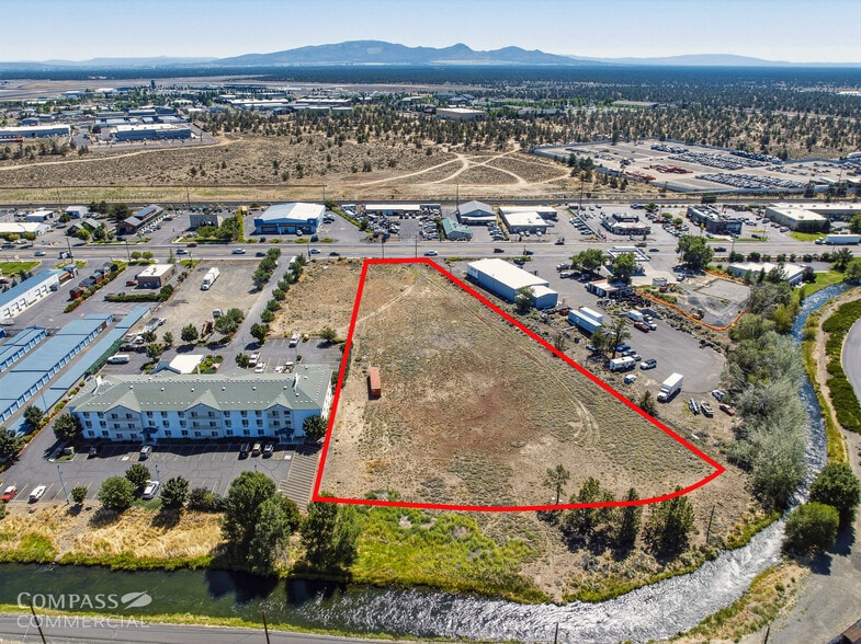 2285 S Highway 97, Redmond, OR à vendre - Photo du bâtiment - Image 3 de 12