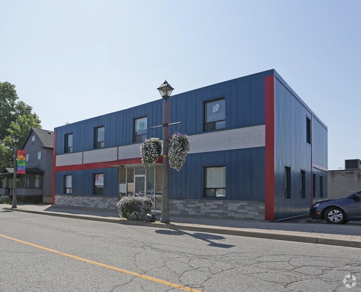 4786 Queen St, Niagara Falls, ON à louer - Photo du bâtiment - Image 1 de 8